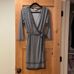 Max Studio black/white/green wrap & tie tiny flowered dress, medium